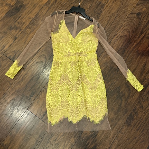 Yellow lace and beige mesh dress - Picture 1 of 3